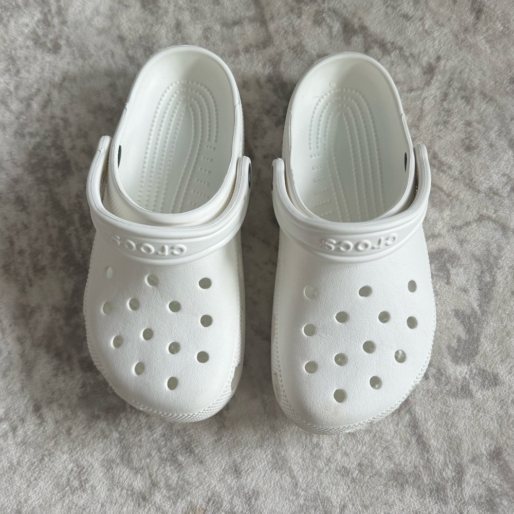 White CROCS (men’s 4 / women’s 6)